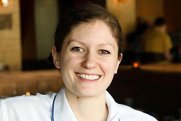 Camille Cogswell, 菠菜新平台的校友 和 糕点师 at Zahav Restaurant.
